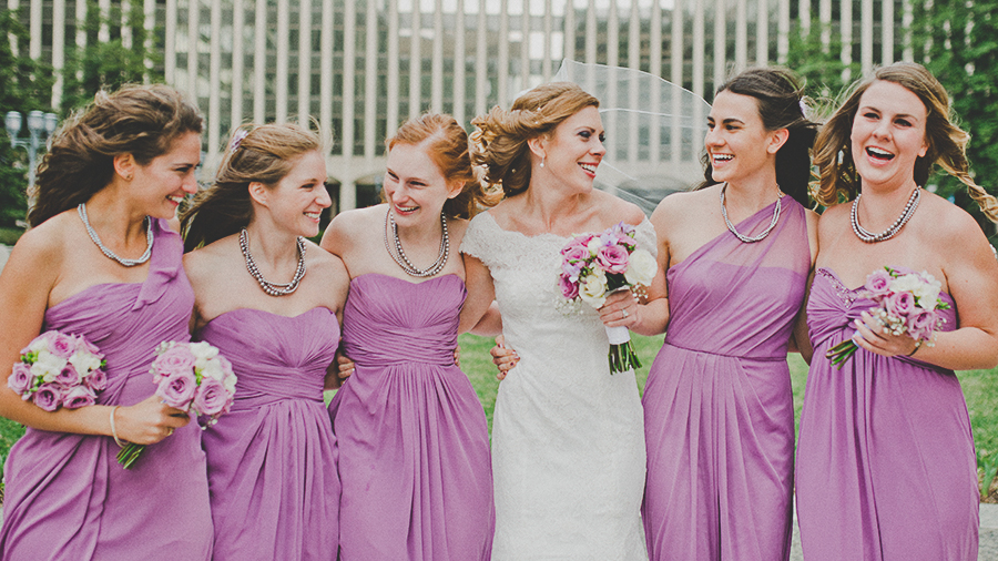 candid-moment-with-bride-and-bridesmaids